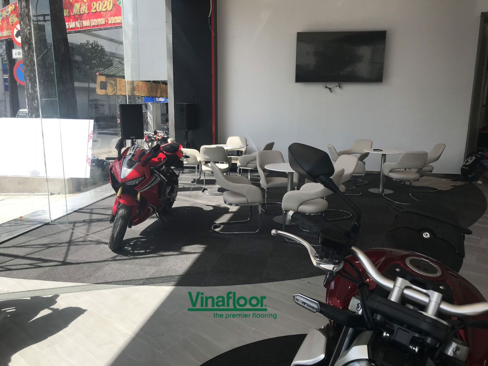 thảm trải sàn ST20 cửa hàng moto xe máy Hoàng Việt